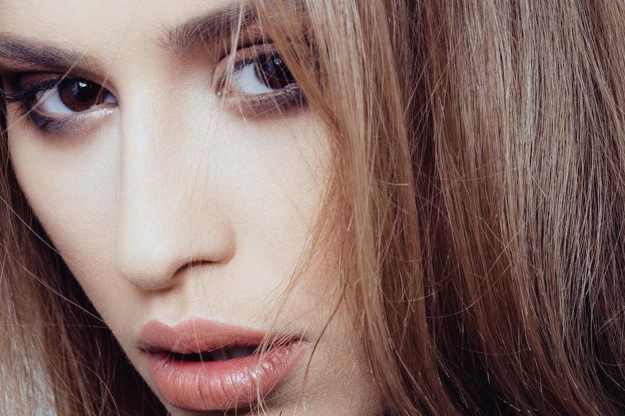 Уход за волосами осенью: советы от специалистов и бьюти-новинки — Красота