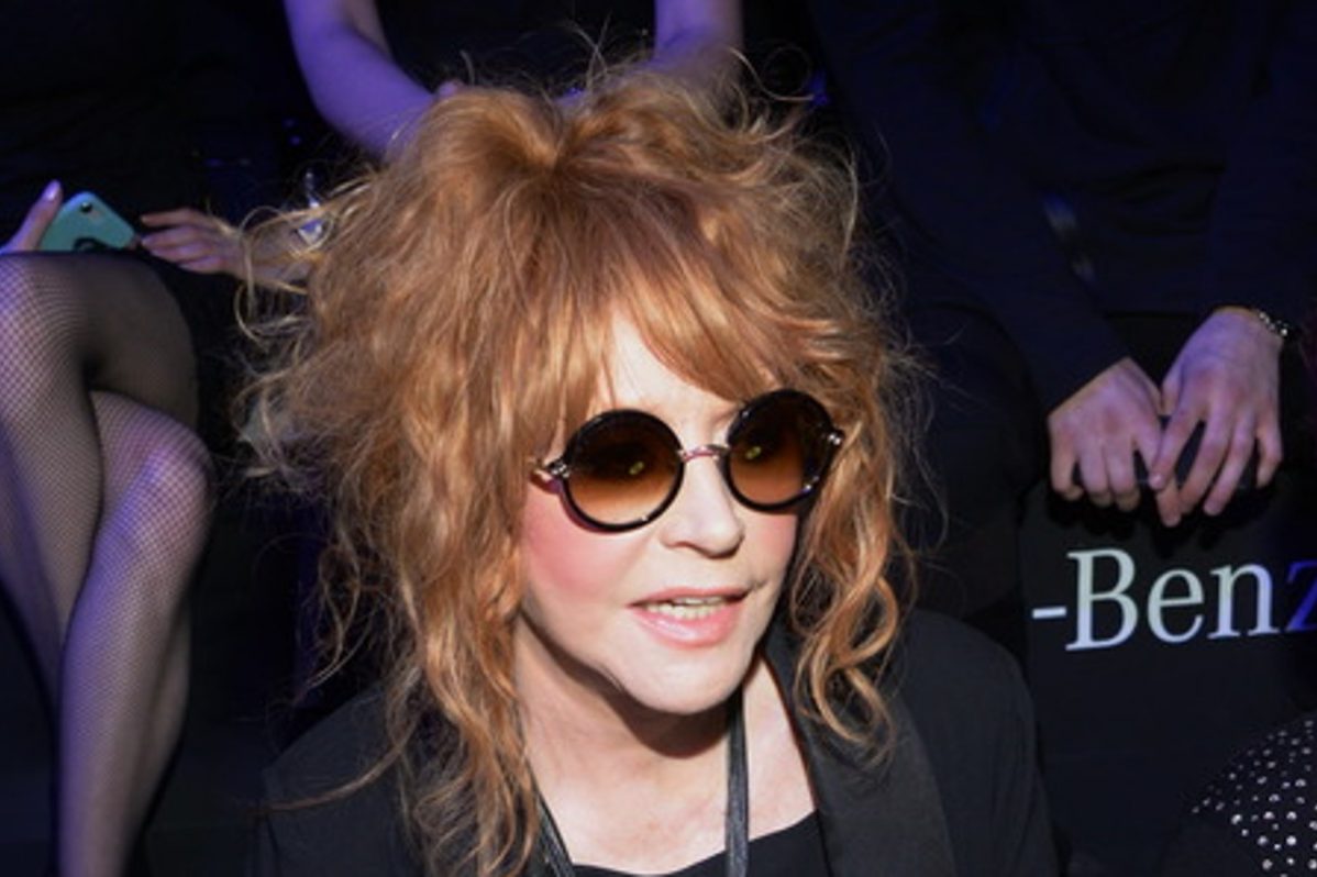 относится как к сыну, на что пошла артистка ради молодого любовника, подробности, последние новости, 2022 :: Шоу-бизнес :: Дни.ру