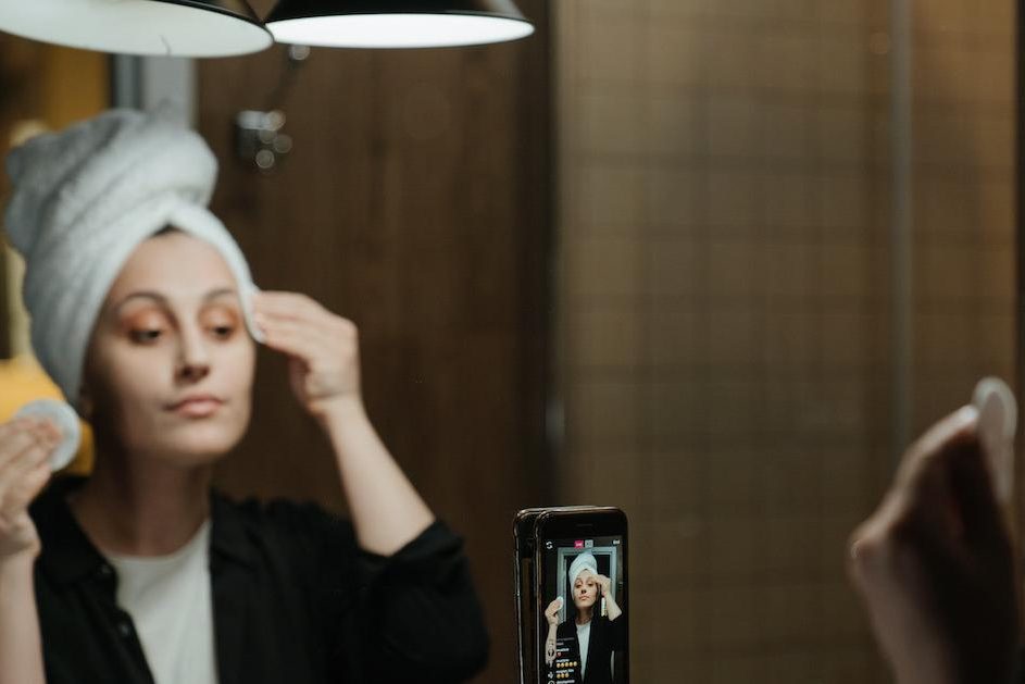 Жирная или сухая: как правильно очищать разные типы кожи — Красота