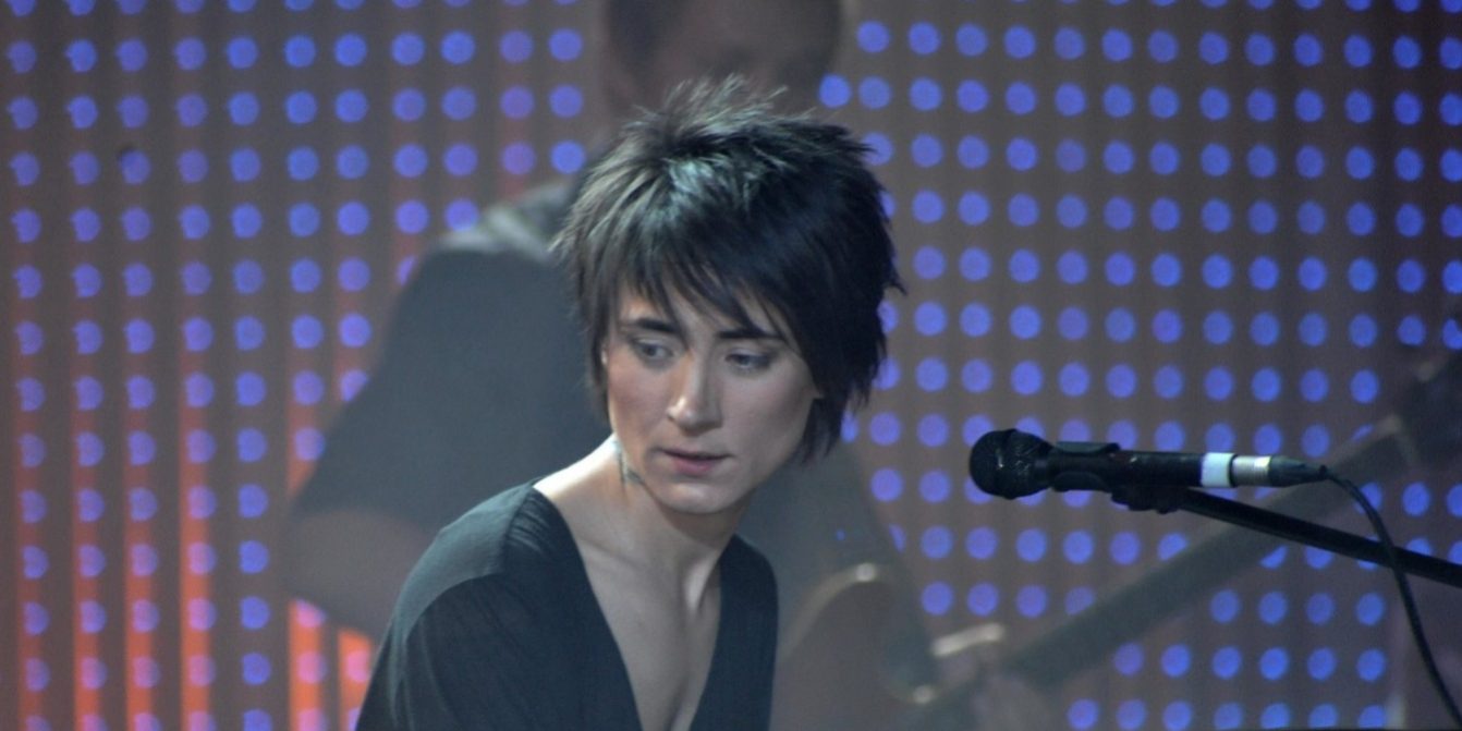 Земфира потеряла десятки миллионов рублей, покинув Россию