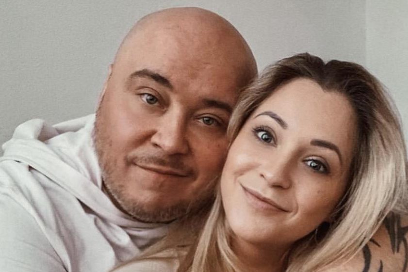 «Долго пробовали самостоятельно»: Доминик Джокер с женой готовятся к ЭКО — Звезды