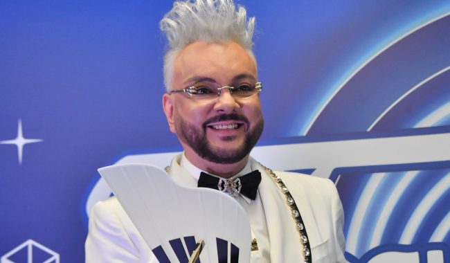 артист поздравил читателей «Дни.ру» с Новым годом, последние новости, певец :: Шоу-бизнес :: Дни.ру