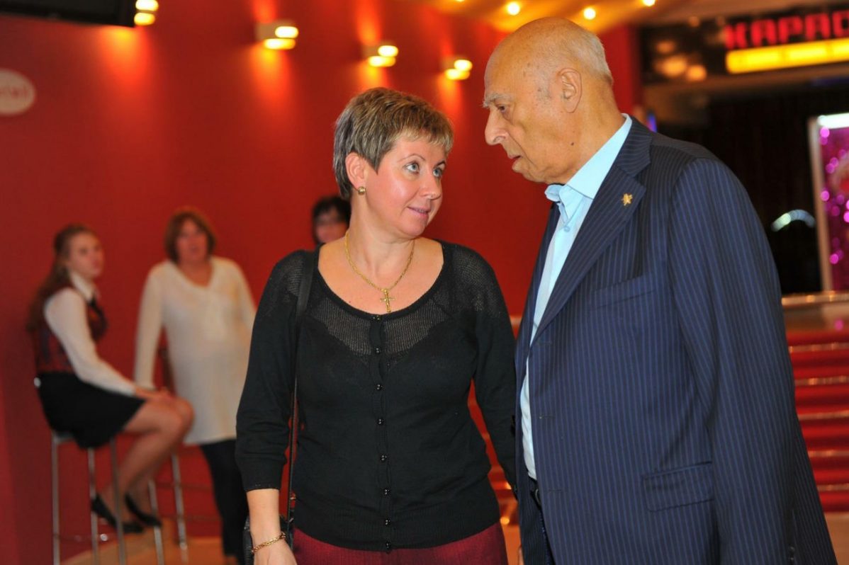 вдова актера доставила удовольствие 25-летнему красавчику, новости, фото :: Шоу-бизнес :: Дни.ру