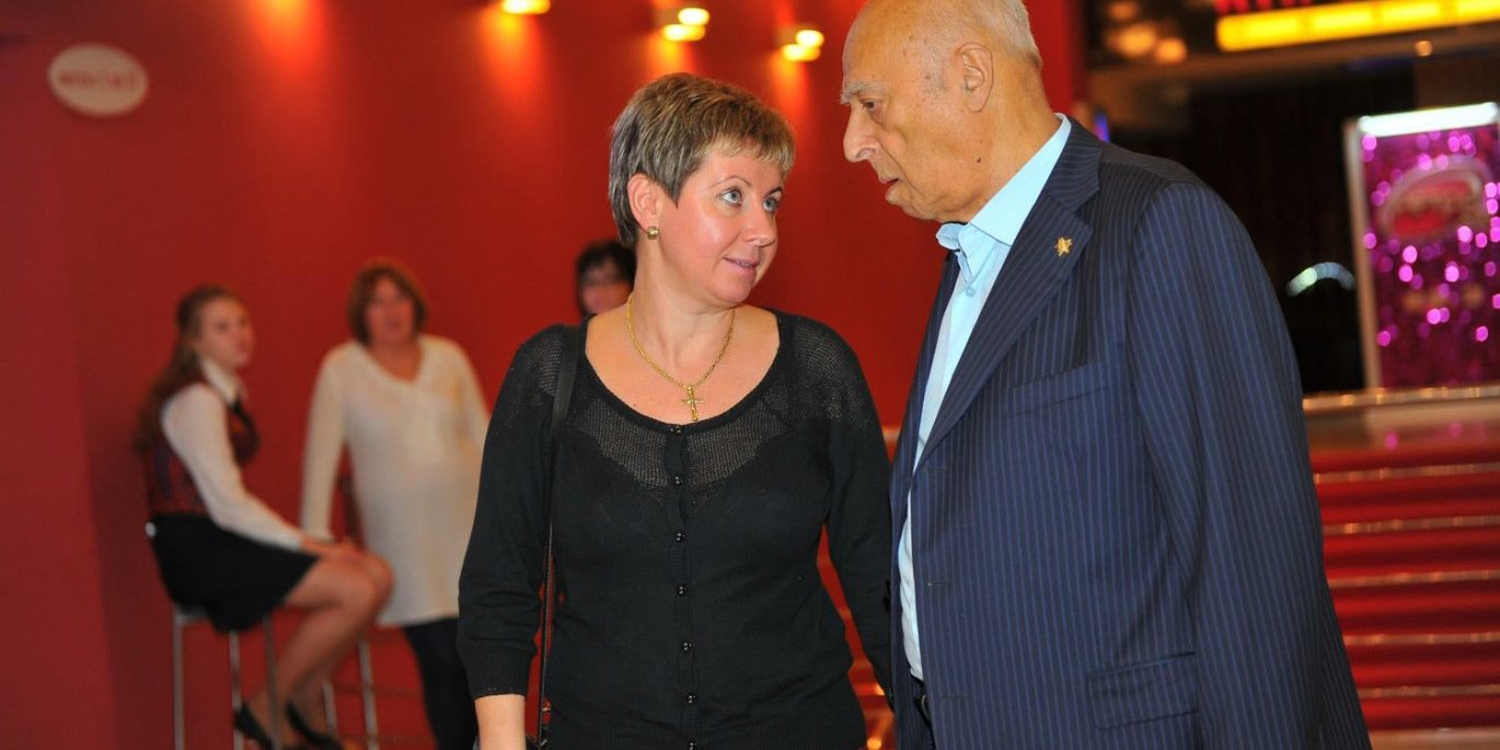 вдова актера доставила удовольствие 25-летнему красавчику, новости, фото :: Шоу-бизнес :: Дни.ру