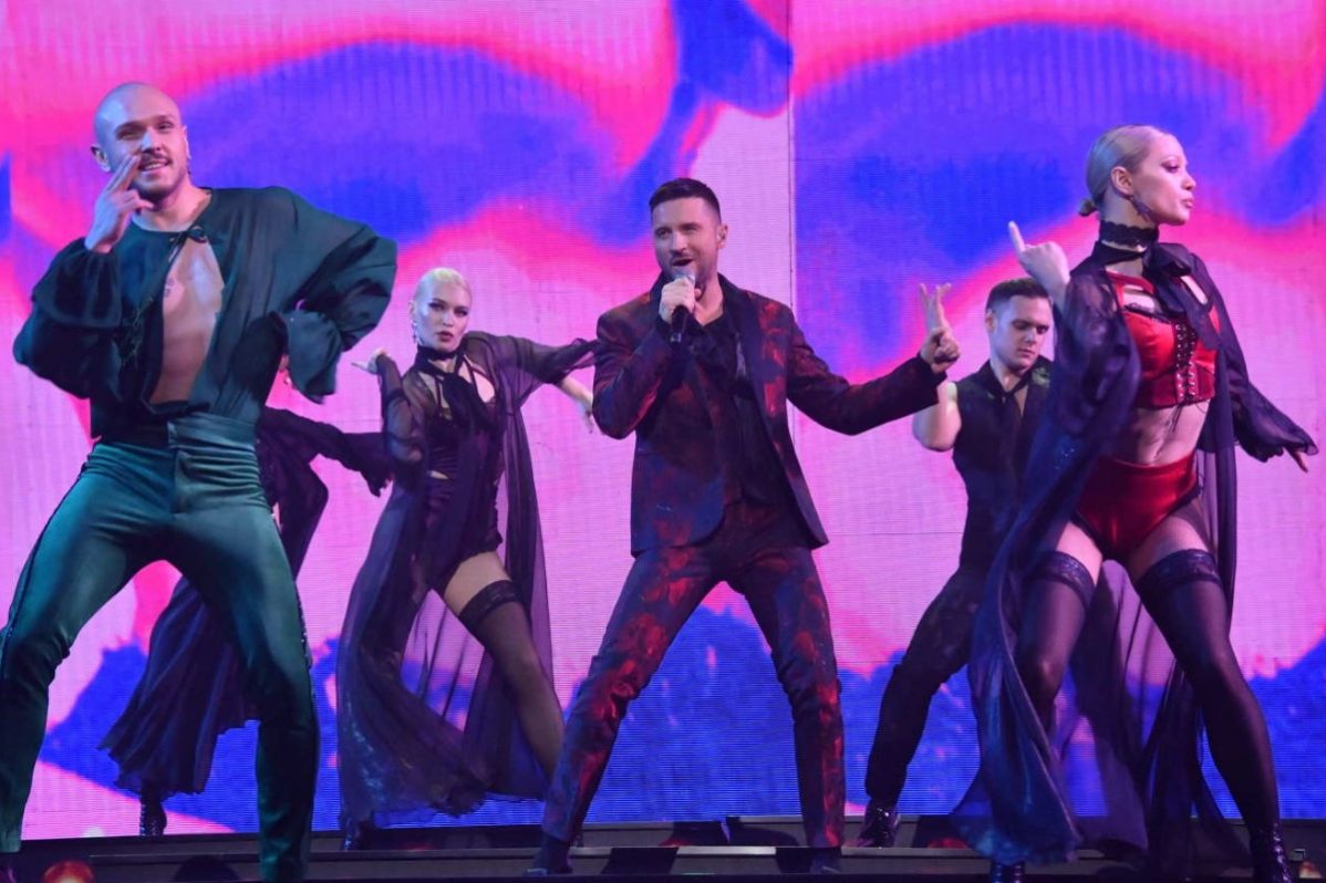 напомаженный дружок певца открестился от связи с угрюмым Димой Биланом – Алекс Малиновский, подробности, последние новости, 2023 :: Шоу-бизнес :: Дни.ру