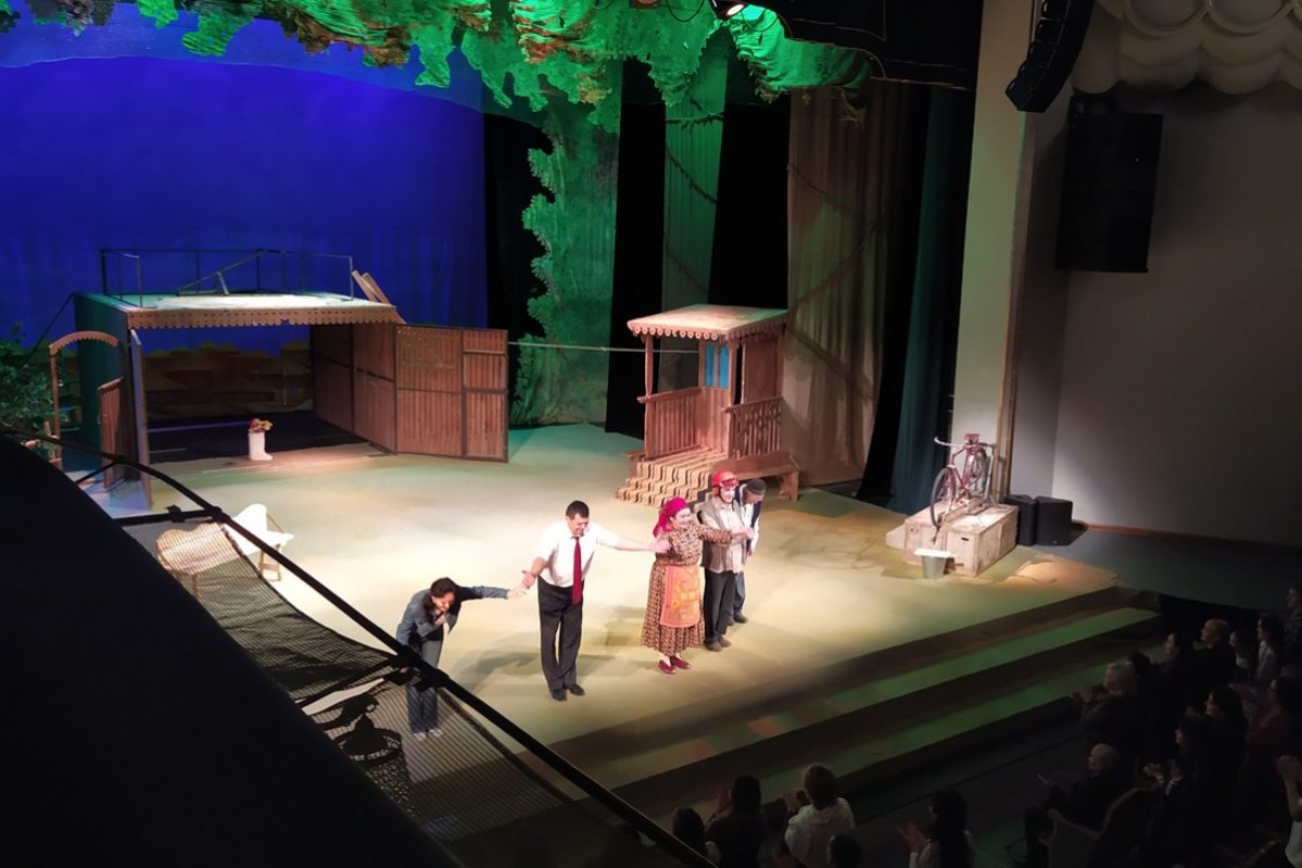 необычная история в обычной деревне, спектакль, Уфа, Башкирия, Башкортостан, репертуар, фото, видео, новости :: Театр :: Дни.ру