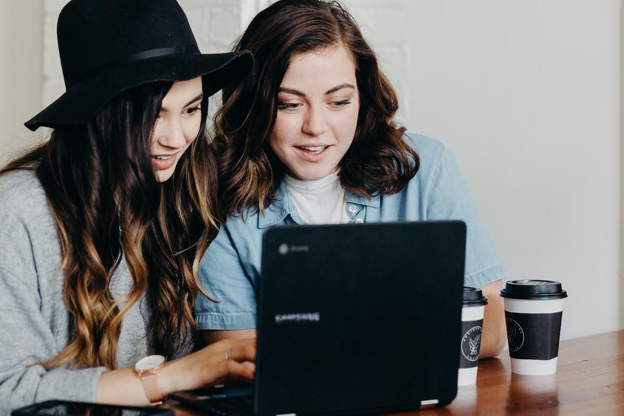 Дружба и работа: можно ли совмещать — Стиль жизни