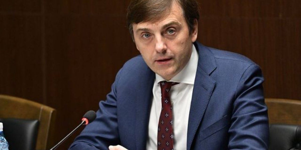 Кравцов: Минпросвещения будет проводить «Разговоры о важном» для родителей |