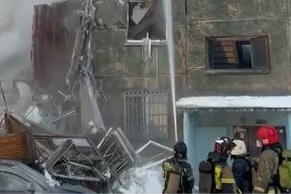 Погибли двое, среди пострадавших — подросток: в Новосибирске взрыв бытового газа снес два подъезда
