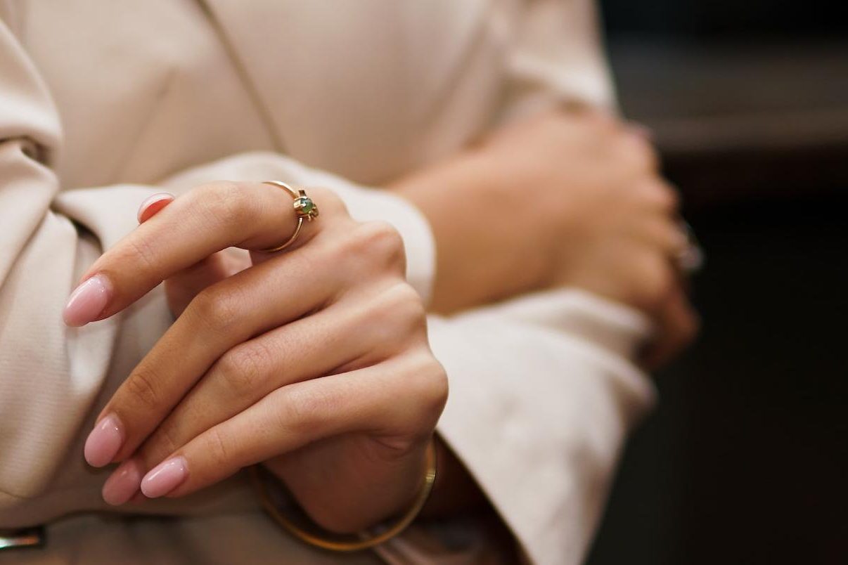 Идеи весеннего маникюра, если в вашем офисе строгий дресс-код —