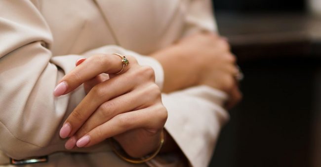 Идеи весеннего маникюра, если в вашем офисе строгий дресс-код —