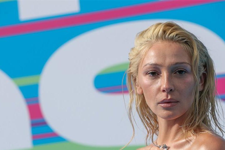 Созданы игральные карты по мотивам «голой» вечеринки — Звезды