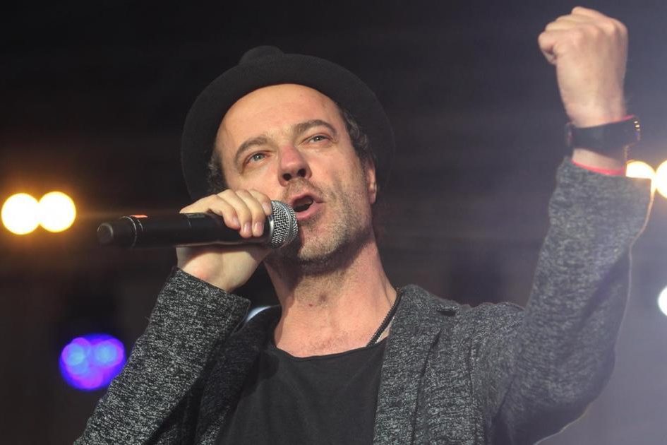 Первый поцелуй в 19, отношения со школьницей, уход МакSим к