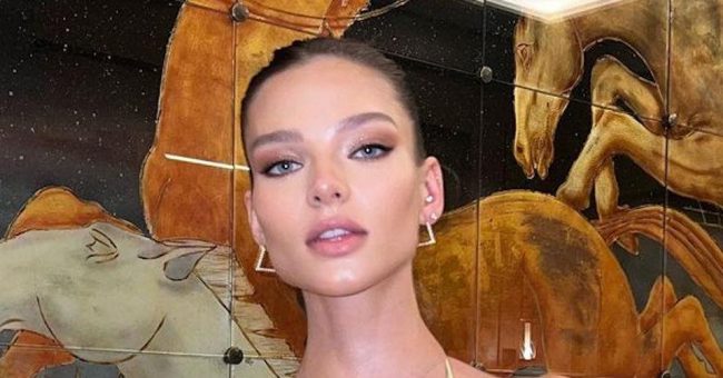 Алеся Кафельникова прошлась по подиуму модного показа в Париже