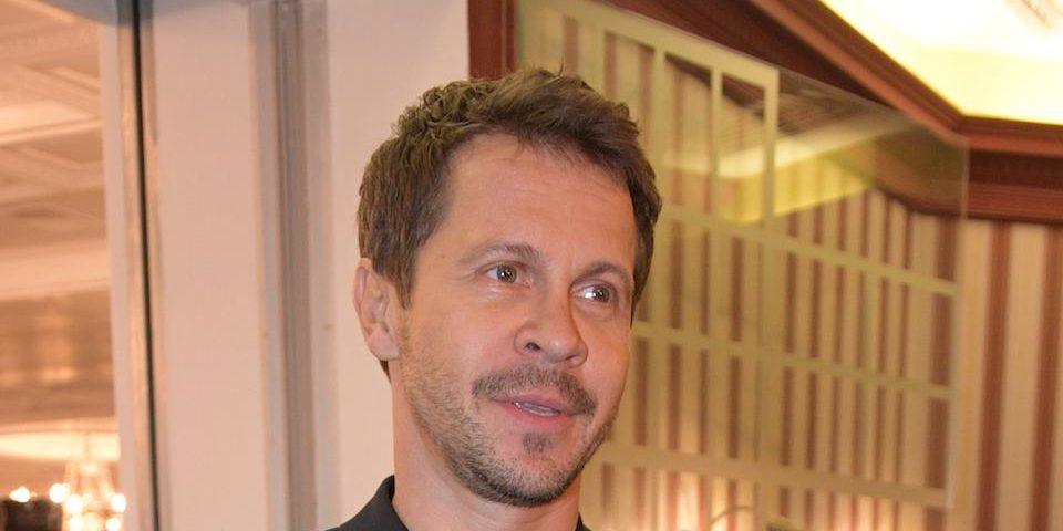 Новую возлюбленную Деревянко выписали из больницы после операции