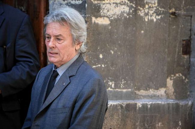 «Покинуть этот мир тихо, без больниц и уколов»: умер Ален