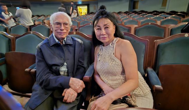 98-летий композитор Зацепин вышел в свет с молодой Музой ::