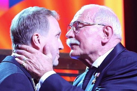 Евгений Миронов перенес операцию на позвоночнике