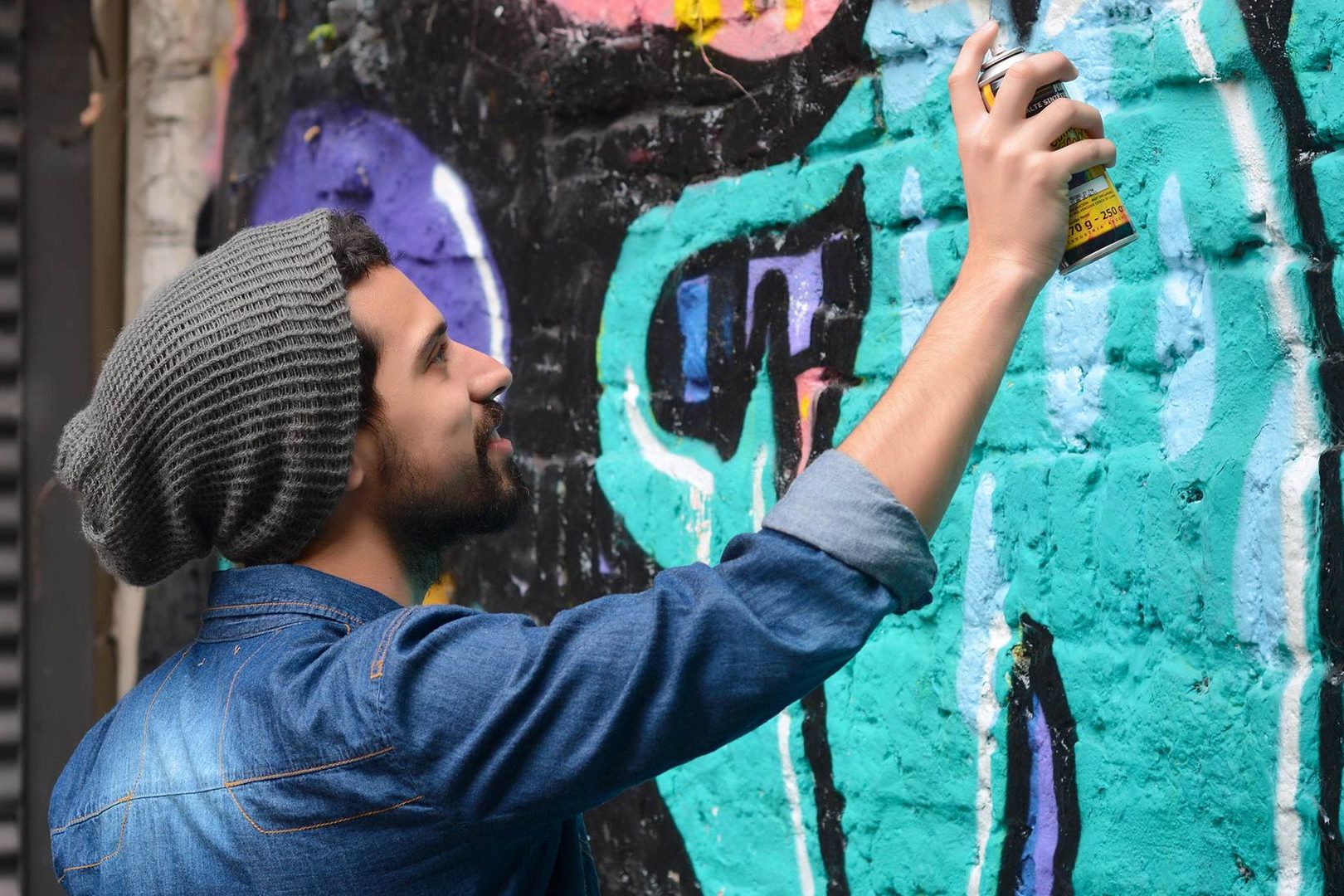 В Петербурге ожидается суд над вандалами, которые изрисовали трамваи |