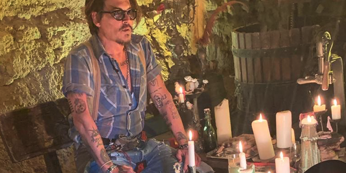 Вскрылась сенсационная связь Джонни Деппа и покойной королевы Елизаветы II