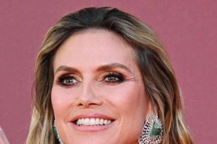 Хайди Клум блистала в уникальном платье, расшитом жемчугом