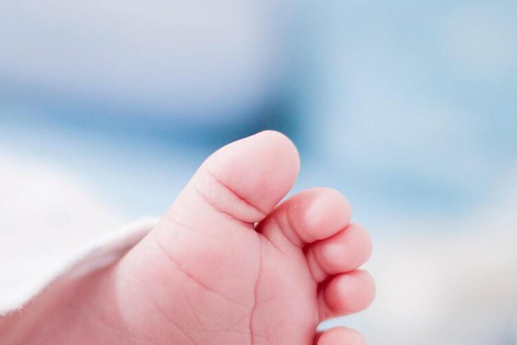 родился первый малыш, зачатый в яйцеклетке вне тела матери