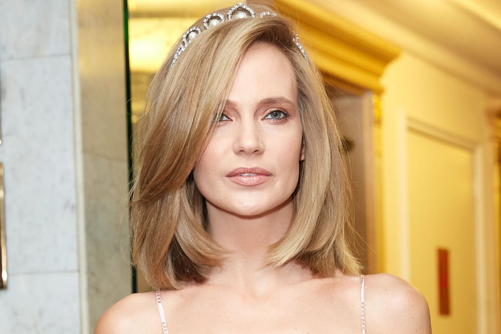 Глюкоза сменила имидж, сделав пирсинг на лице: фанаты сравнивают ее