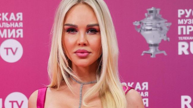 Пляж, белое платье и фата: Мария Погребняк сыграла свадьбу с