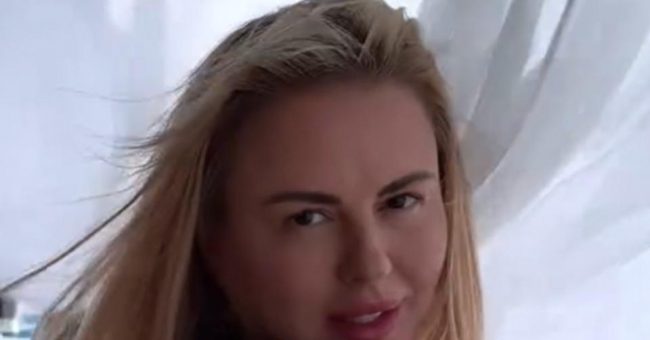 поклонники не могут оторвать глаз