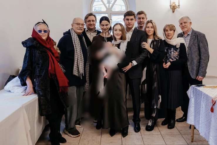 Жена Никиты Михалкова показала крещение правнука и раскрыла его имя