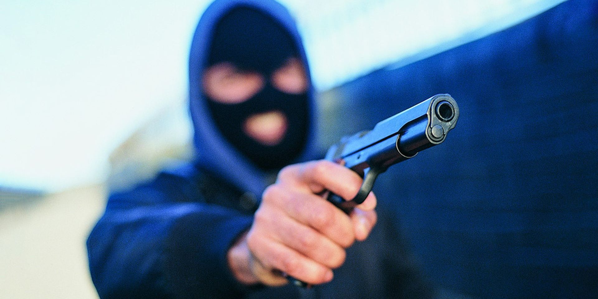 В Москве мужчина ограбил таксиста, угрожая пистолетом-зажигалкой