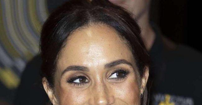 Меган Маркл снова облачилась в чужой наряд