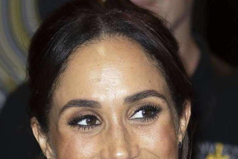 Меган Маркл снова облачилась в чужой наряд