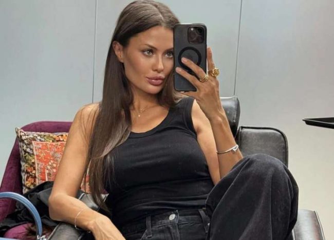 Виктория Боня заказала новую машину