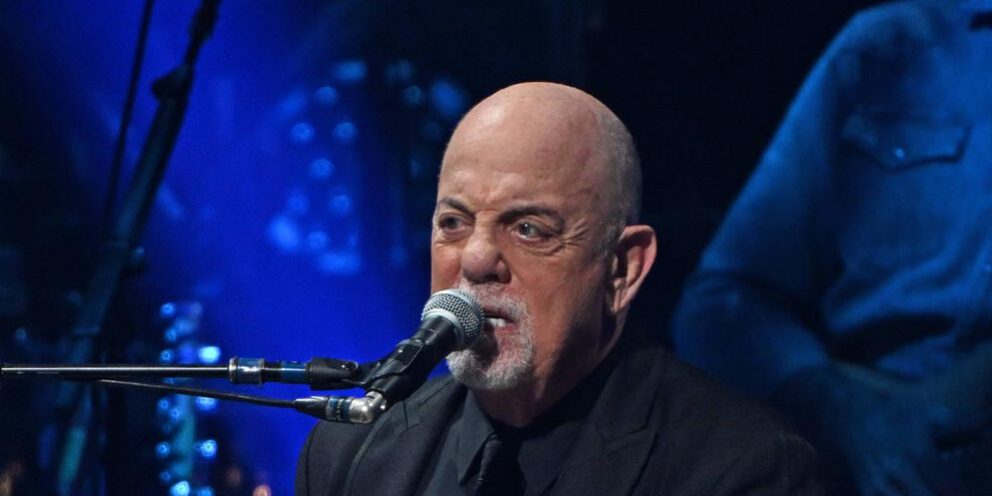 Дававший концерты в СССР певец Билли Джоэл травмировался на сцене