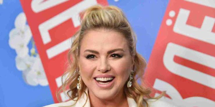 Семенович попросила у поклонников помощи из-за плохого самочувствия