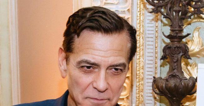 Ставший брюнетом Джордж Клуни высмеял свой новый цвет волос