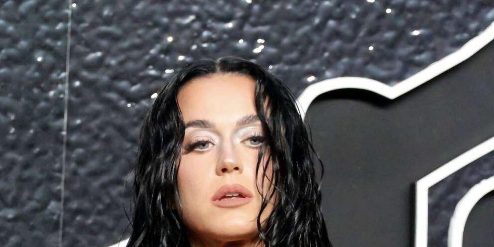 Кэти Перри обругали за то, что она едва не обнажилась