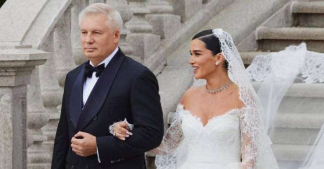 Ксения Бородина объяснила, почему ее к алтарю вел муж Ольги