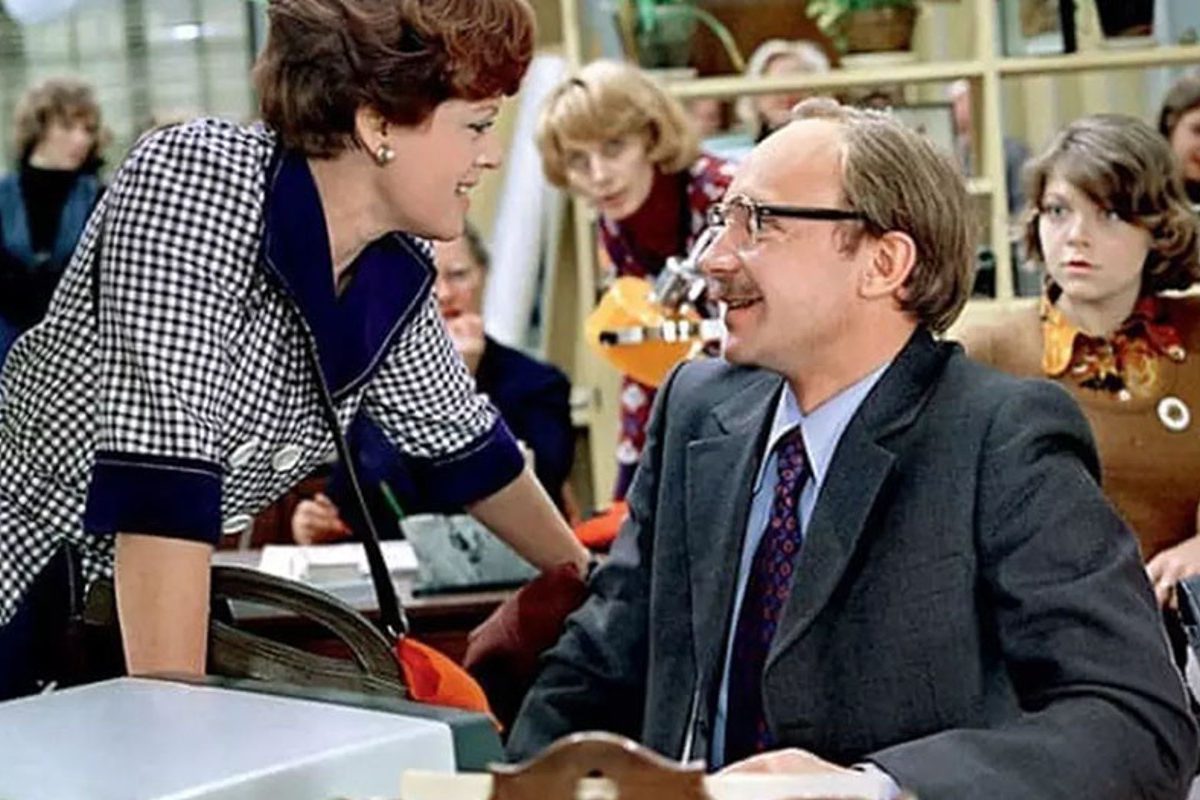 что скрыто на кадре в фильме «Служебный роман» :: Шоу-бизнес