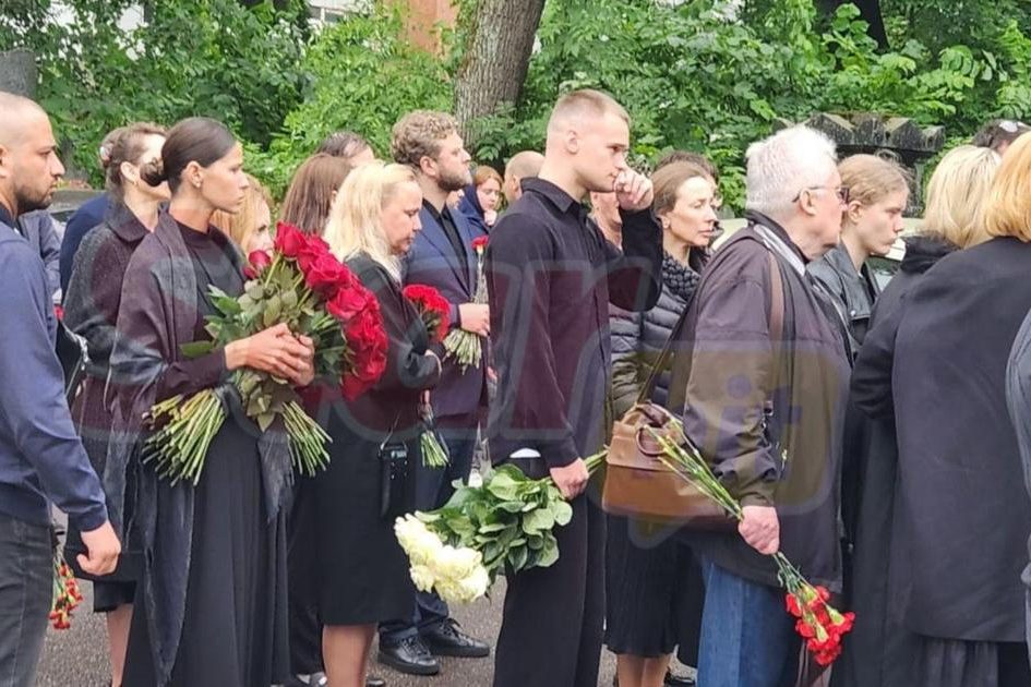 «Я люблю тебя»: 25-летняя пассия Старовойта шла с мамой на