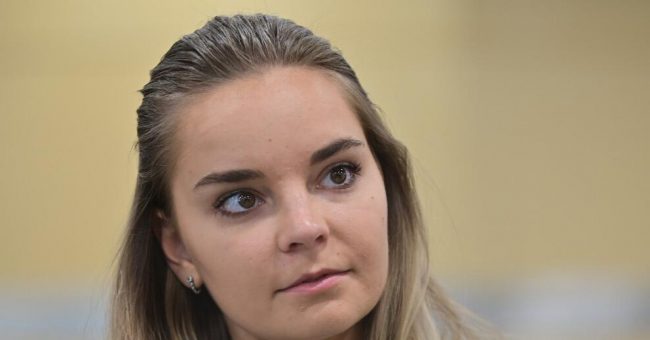 Дина Аверина показала «бесконечные» ноги