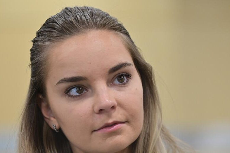 Дина Аверина показала «бесконечные» ноги