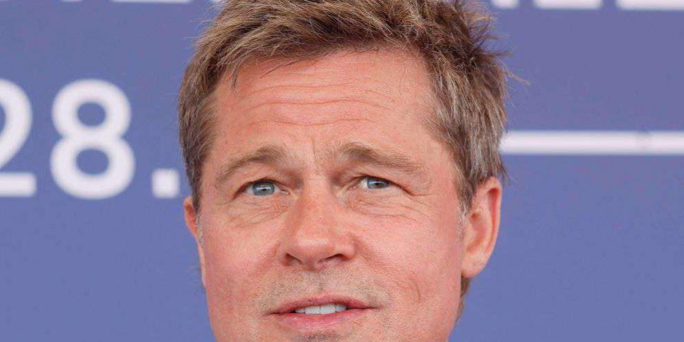 усатого Брэда Питта в образе из фильма «Однажды в Голливуде»