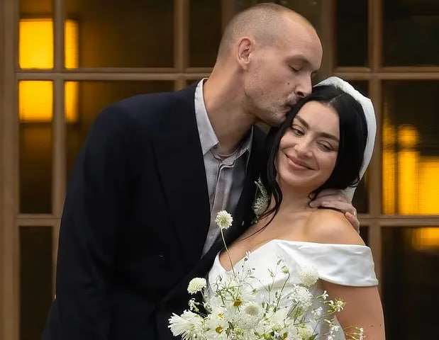 ДЖОРДЖ ДЭНИЕЛ И ШАРЛОТТА ЭЙТЧИСОН