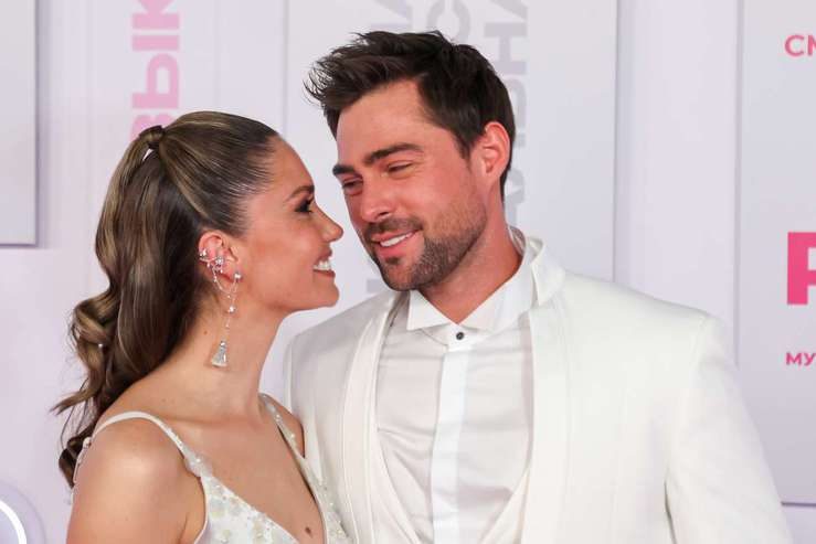 беременная Муцениеце готовится к свадьбе