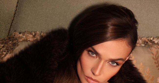 Алена Водонаева предстала в топе и трусах, посмеявшись над хейтерами