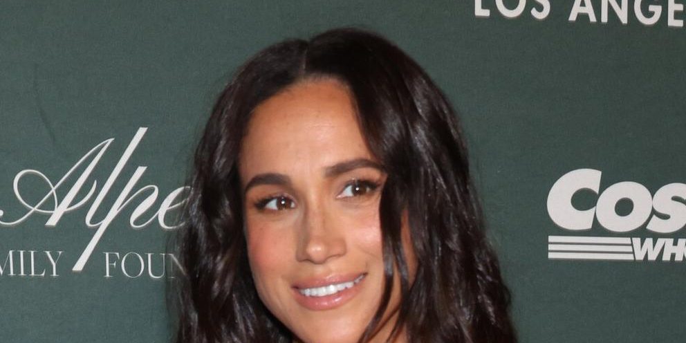 Меган Маркл проехалась в лимузине по мосту, рядом с которым