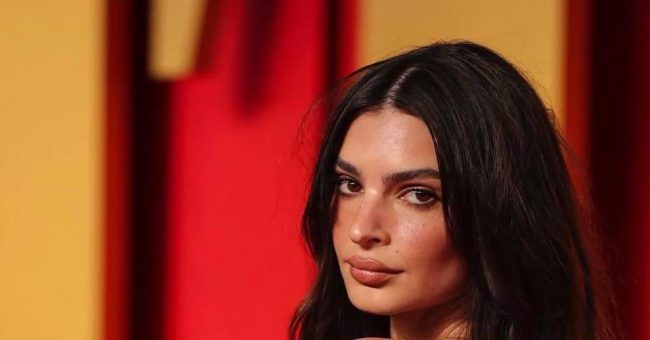 34-летняя Эмили Ратаковски дебютировала на шоу Victoria’s Secret
