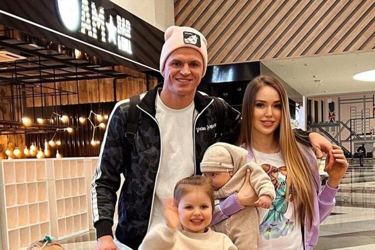 Екатерина Волкова показала свой огромный шкаф с косметикой